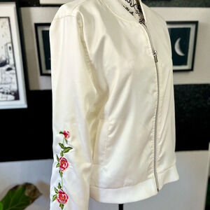 Silky pearl white jacket
